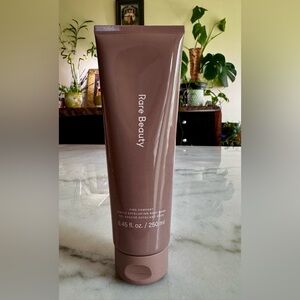 Rare Beauty Gentle Exfoliating Body Wash — 8.45 Fl oz/250 ml, BN&S